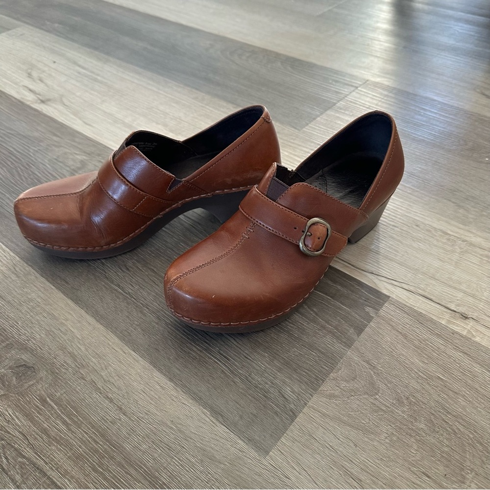 Dansko Clogs, 39 (8-8.5 women’s)